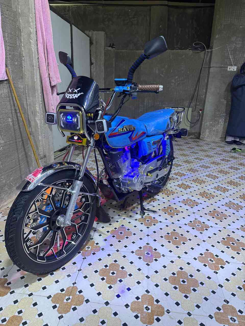 يالله بسم الله الرحمن الرحيم ً موطور إيراني موديل 2025 ‏محرك 200✈️￼بعده شركه السعر 900 وبي مجال المكان الرمادي الخمسه كيلو الشراي يتصل علا هاذا الرقم ***********
