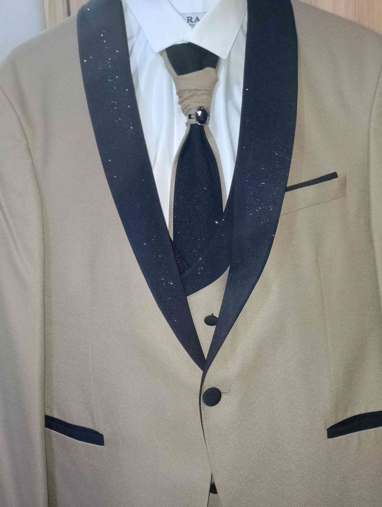 سلام عليكم عندي قوط للبيع مكاني بصره الاصمعي سعر قاط40 متواجد فقط على رقم ***********
