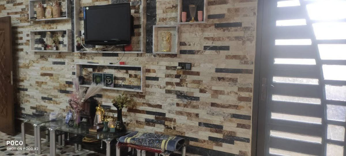 #عروض #مكتب #الثقة # للعقار #
#تجدون #كل #ماهوا #جديد #ومميز #لدى #مكتبنا

🌟 فرصة مميزة لامتلاك بيت أحلامك! 

📍 الموقع: حي التعليم العالي_ التعليم الثانية
                     سند طابو الزهور

📐 المساحة: 175 م² ويمها ارض [125]متر

🏛️ الواجهة: [7] للبيت والأرض اليمها [5]
مجموع الكلي ٣٠٠ متر

🛏️ عدد الغرف: [٤] غرفة نوم 

🚿 عدد الحمامات: [2] حمام/ تواليت عدد[2]

🛋️ تفاصيل إضافية:

▫️ صالة واسعة وهول

▫️ مطبخ

▫️ / كراج / حديقة

▫️ نوع البناء: [حديث وزيرو]

🏗️ عدد الطوابق: [ طابق ونصف]

📶 الخدمات:

✔️ ماء

✔️ كهرباء 

💰 السعر يذكر عنده الاتصال او مرجعة 

       # مكتب # الثقة # للعقار#

🔴نستقبل كافة العروض العقارية في مناطق الموصل 

🔴سكني تجاري زراعي 

📞 للاستفسار اكثر المراسلة على الخاص او الاتصال على الأرقام التالية 
*********** 
***********
