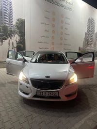 سلام وعليكم  كيا كادينزا 2012 السيارة فول  تدفئة بالكشنات معروفة مواصف...