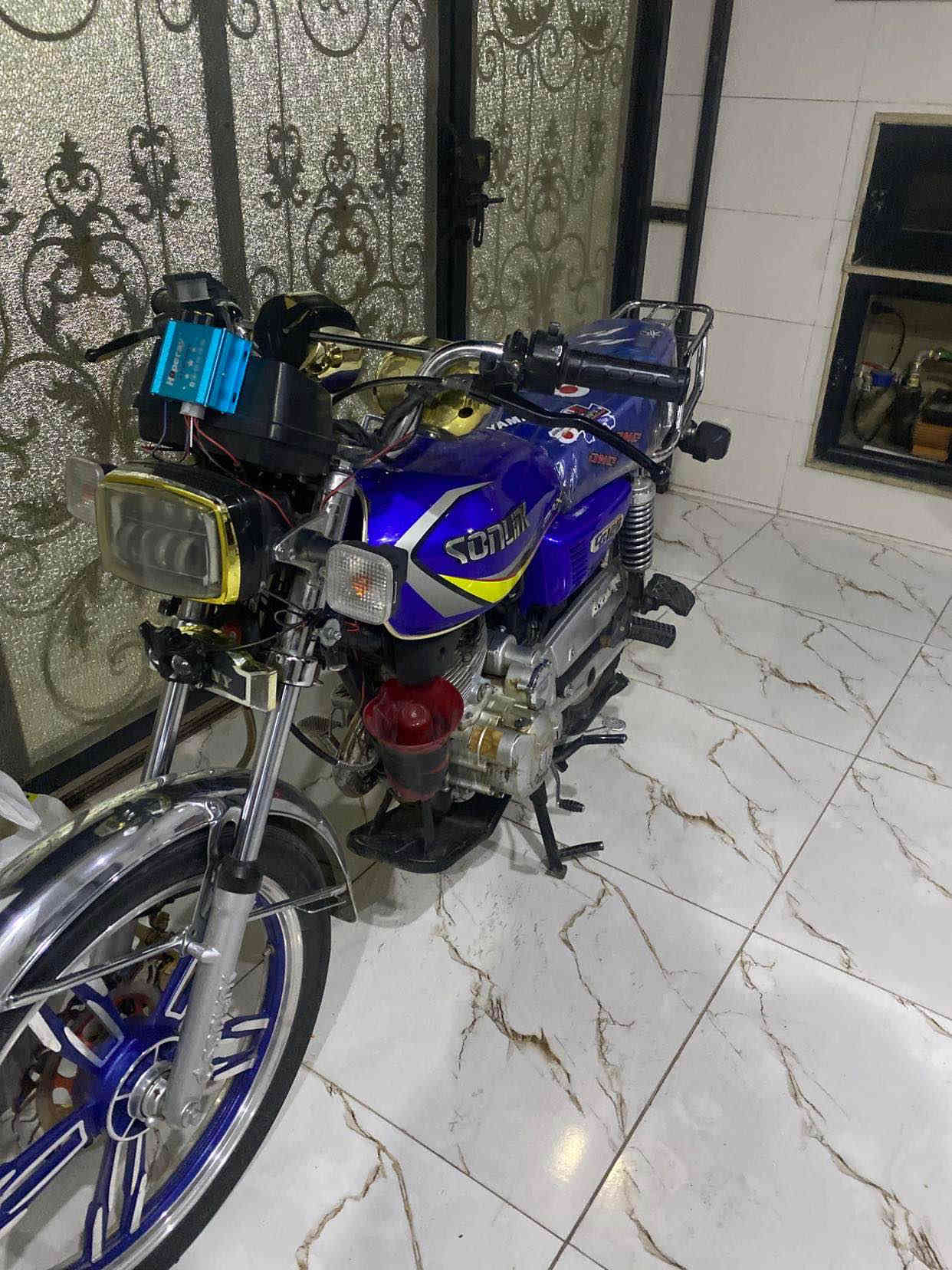 ئه‌م ماتۆره‌ بۆ فرۆشتن مۆدیل2023گیرو مه‌كینه‌ به‌شه‌رت مه‌كینه‌ sonik مه‌كینه‌ باس سه‌ری كرایته‌وا دوو تایه‌و ویل لۆكی له‌سه‌ره‌ ماتۆره‌كا كاراباهی هه‌موو به‌شه‌رت لایت سلفو شتی هه‌موو مه‌زبوته‌ ماتۆره‌كا مانفیستی بزربوا مالی مالی مه‌ده‌نی هه‌موو به‌شه‌رت به‌شه‌رتی ئاغدی لۆ داكام شوین هه‌ولیر نرخی440محماله‌ژ/م*********** أربيل
