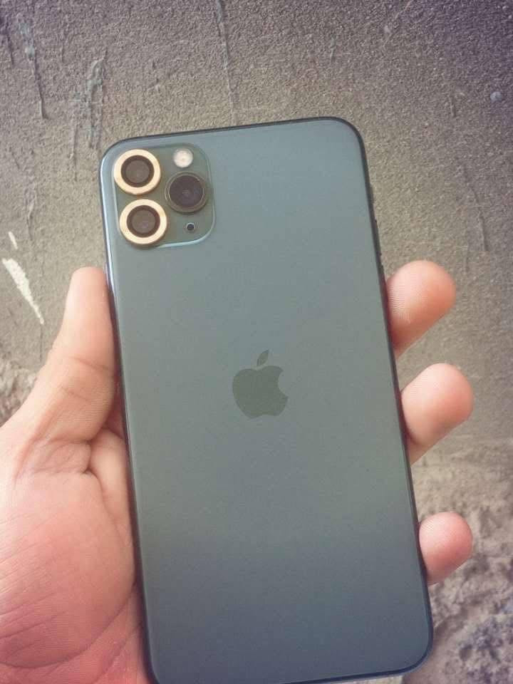 سلام عليكم
للبيع أو للمراوس: iPhone 11 Pro Max - 

 الذاكرة: 256GB.
 الحالة الفنية: الجهاز "غول" في ببجي، سلاسة عالية جداً في المواجهات (لا يوجد لاك أو تقطيع أثناء اللعب).
 البطارية: نسبة 95% (مرفوعة برمجياً).
 ملاحظة بخصوص الشاشة: الشاشه صارله فترة طويلة نفس الأداء الجهاز فيه ضربة داخلية بسيطة (مو كسر خارجي) تسبب توقف اللمس في البرامج العادية أحياناً، ويحتاج قفل وفتح للشاشة ليعود طبيعياً. ملاحظة مهمة: اللمس لا يتوقف نهائياً أثناء اللعب والمواجهات (تحدي وتجربة أمام المشتري).
 السعر: 290 ألف دينار عراقي وبي مجال


**إذا كنت صاحب هذا الإعلان وتريد حذفه لأي سبب، رجاءا أرسل رسالة إلى الدعم الفني**