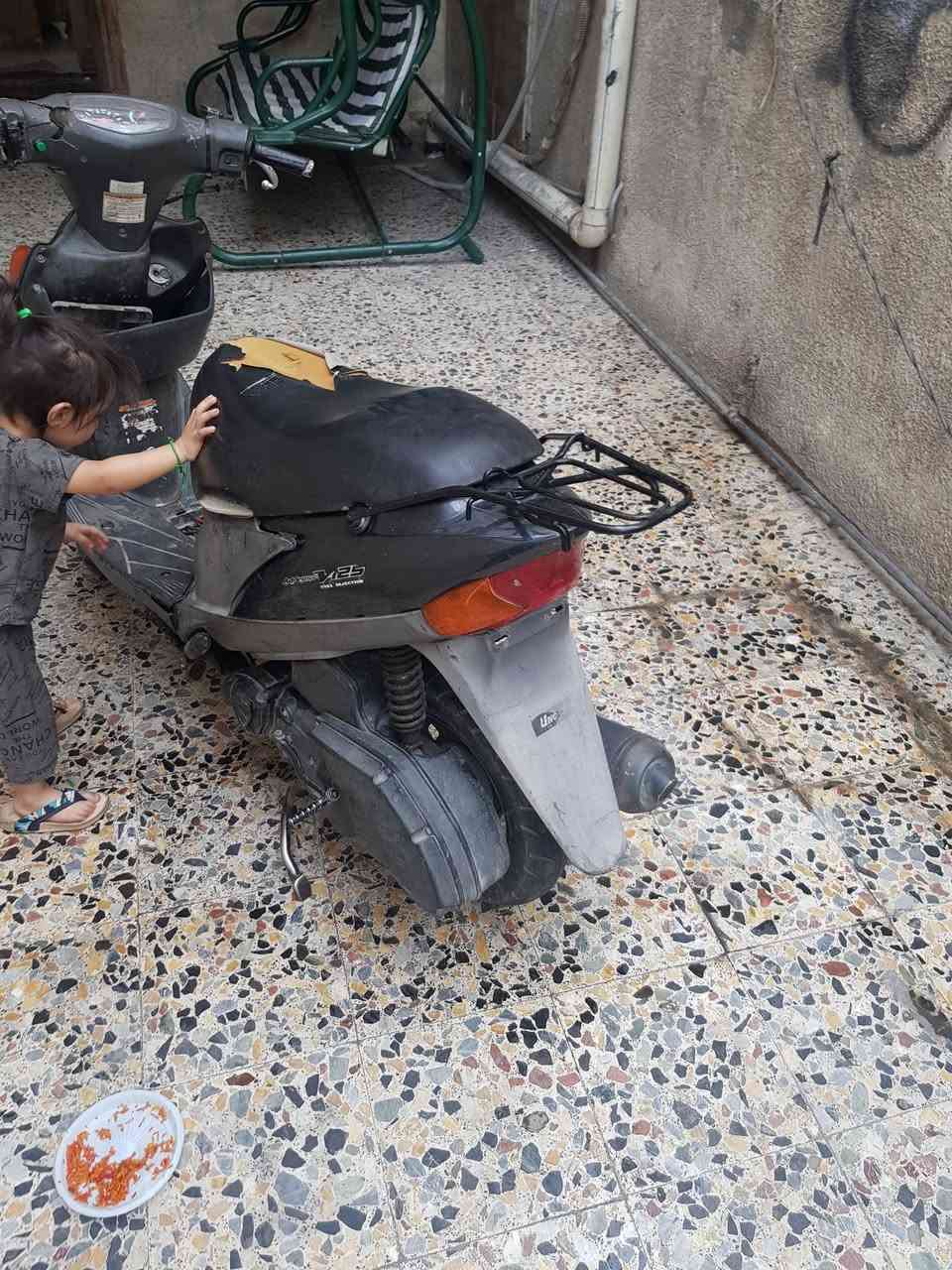 دراجة ناريه للبيع تشتغل وتطفه بيه وساخة بلنوزل سرعته ١٢٠سلف وهندر سعره ٢٠٠مكاني بغداد شارع فلسطين والاتصال عله الرقم ***********
