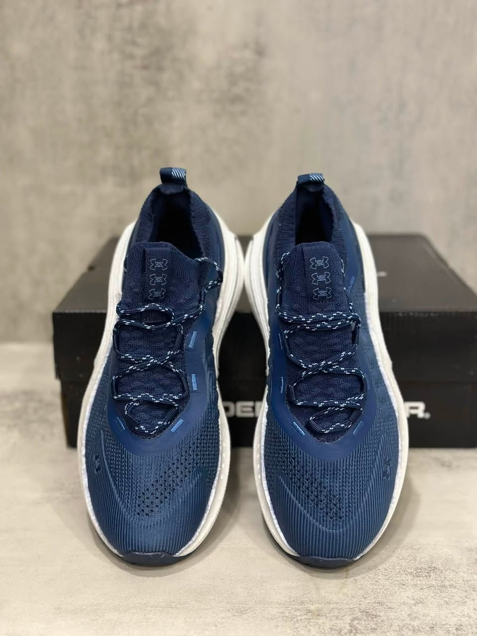 🔥 مو كل حذاء رياضي ينجح يجمع بين الراحة والأناقة بنفس الوقت… لكن Under Armour Phantom 4 قدر يسويها بسهولة.

إذا تدور على حذاء مريح للمشي اليومي، الدوام، الجيم، وحتى الطلعات، فهذا الموديل يقدم تجربة ممتازة بفضل تقنية UA HOVR+ اللي تساعد على امتصاص الصدمات وتوفر إحساس مريح مع كل خطوة. كما يتميز بتصميم عصري يشبه السنيكر الكاجوال أكثر من كونه حذاء رياضي تقليدي، لذلك يلبس على مختلف الإطلالات. 

✔️ راحة استثنائية
✔️ تصميم شبابي أنيق
✔️ مناسب للمشي والاستخدام اليومي والجيم
✔️ خامات عالية الجودة من اندر آرمر

📦 التوصيل متوفر إلى جميع محافظات العراق

للطلب والاستفسار مراسلة أو الاتصال: ***********

#UnderArmourPhantom4 #ترندي_سنكرز #trendysneakers
