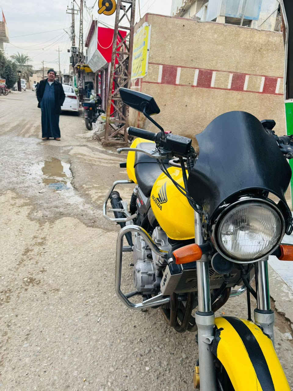 سلام عليكم
اوراق بيهة!! 
سيبي فور نوزل موديل2009 حديث دراجة بلكارتون كفالة عامة ميحتاج اسولف كفالة من الشخط محرك وكير كهربائيات كلة بلاد ضفيرة مملعوب بيهة ابد محرك بلاد كبس ممطخوخ 
سعر خاص بسبب النفوس الضعيفة !! 
مكاني ديالى جديدة الشط 
***********
