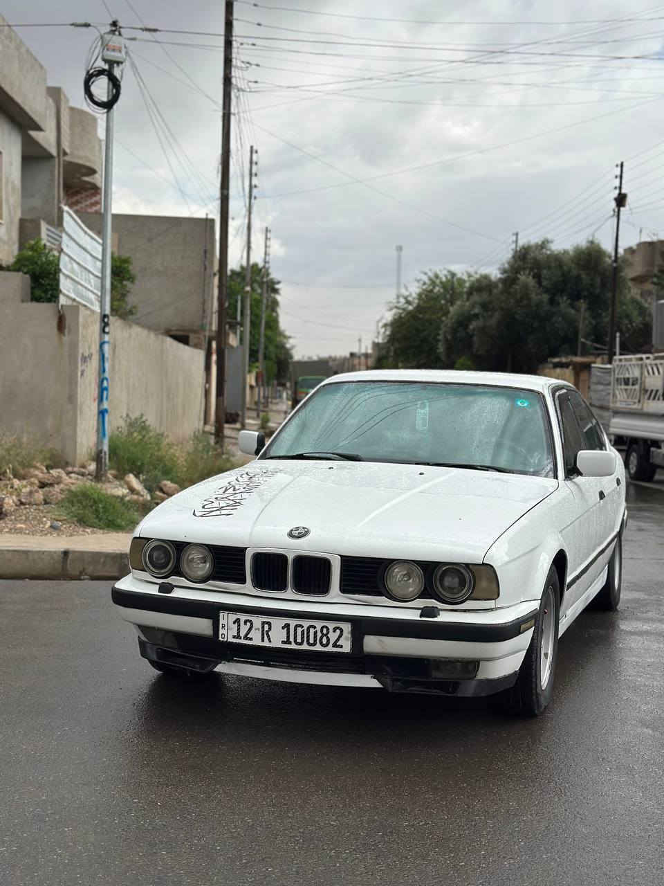 السلام عليكم سياره بي ام للبيع 525 اصل وفصل مكينه وكير حيل نضاف لاصرف ولانفخ موديل 91 تبريد قطعتين ❄ ثلج جامات كهرب سياره بدون ضرر صبغ جماليه فقط تخم امامي وخلفي كلو نضيف تخم خليه وتايرات جديده كهربائيات كلها شغاله لايتات زينون غرفه السياره جلد جديده رقم نينوى دولي سنويه وهزه جديده شرط الوكالة والتحويل مكاني موصل حي البكر للتواصل ع الارقام التاليه *********** 
***********
