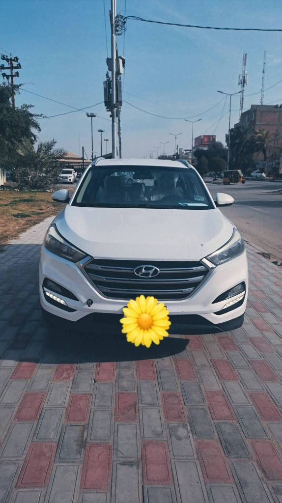 توسان خليجي موديل 2018 للبيع او المراوس مواصفات تحكم استيرن واشاير بالمري حساسات خلفي وامامي كاميره خلفيه وبعد مواصفاته المعروفه مكينه 2000 دوش سياره كفاله مكينه كير وضربه مكفوله سياره جديده 
للتواصل 
*********** كربلاء, العراق
