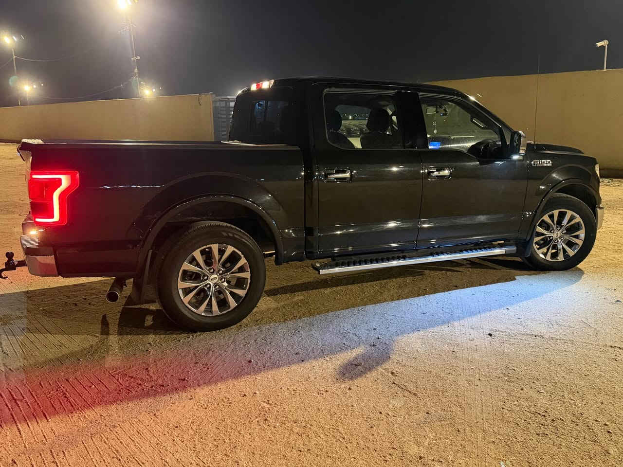 السلام عليكم فورت f150 خليجي فول 
مواصفات 
سياره مكفوله +مغلفه نانو ضد الشخط 
بصمه 
رادار 
كامره خلفيه 
حساسات 
شاشه  المس 
كشنات كهرباء +تتفئه وتبريد 
تحكم ستيرن 
تتفه وتبريد 
مريات شفط 
منضومه زنون 
تشغيل عن بعد 
رقم بغداد مشروع وطني تحويل ثاني يوم وين مايعجبك سنويه جديده ورقم جديد 📲تلفون *********** الزبير, البصرة
