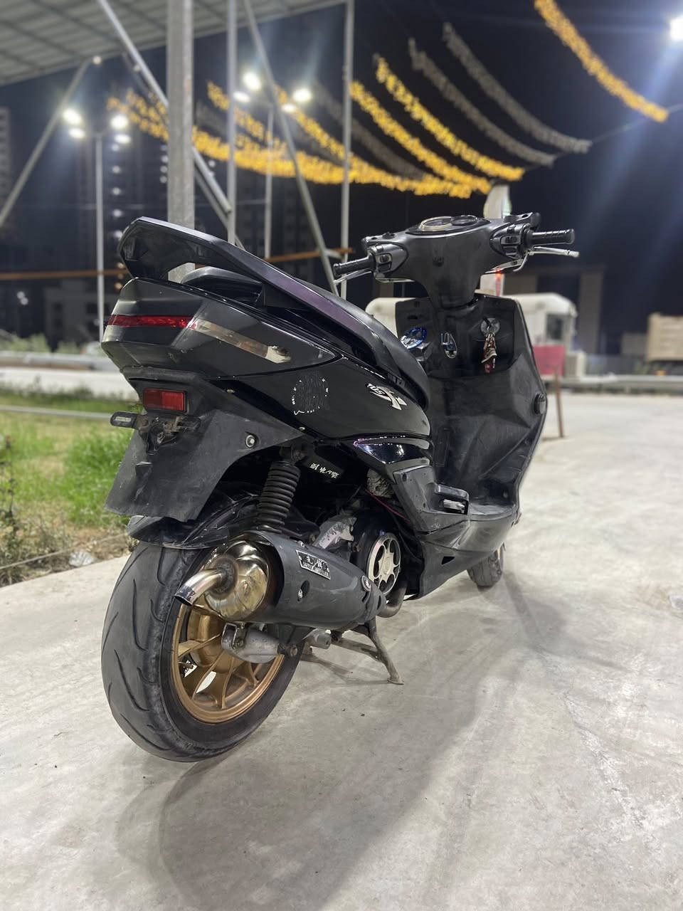 السلام عليكم سكنس فحل كولد طلاعات مرواس بسكنس شمعة او لد مزوده الدراجه بيها تزويد اوياله رياضي مشيف RBM اصليات لون ذهبي وبيها اكلجات امامي خلفي مطابق وبيها بك لايت رياضي وبيها اطار بانزين وبيها تعلاكه اصليه وبيها قبق فلاوين اصلي وبيها صالنصه اصليه مختمه ختم واحد وكفراتها اصليات وبيها سلف جبير والمكينه 59 هاوان كور جبير بي ولفات بصمه وبيها بوشه اصليه تايوات عليها علامه مال دوشي وبيها روله 800 الدراجه ماتلزم معدلها 130 الدراجه خير من الله نزلتها رمبه صارلها شهرين عندي وبيكم خير ودللو رقمي *********** بي رصيد وبي واتساب
