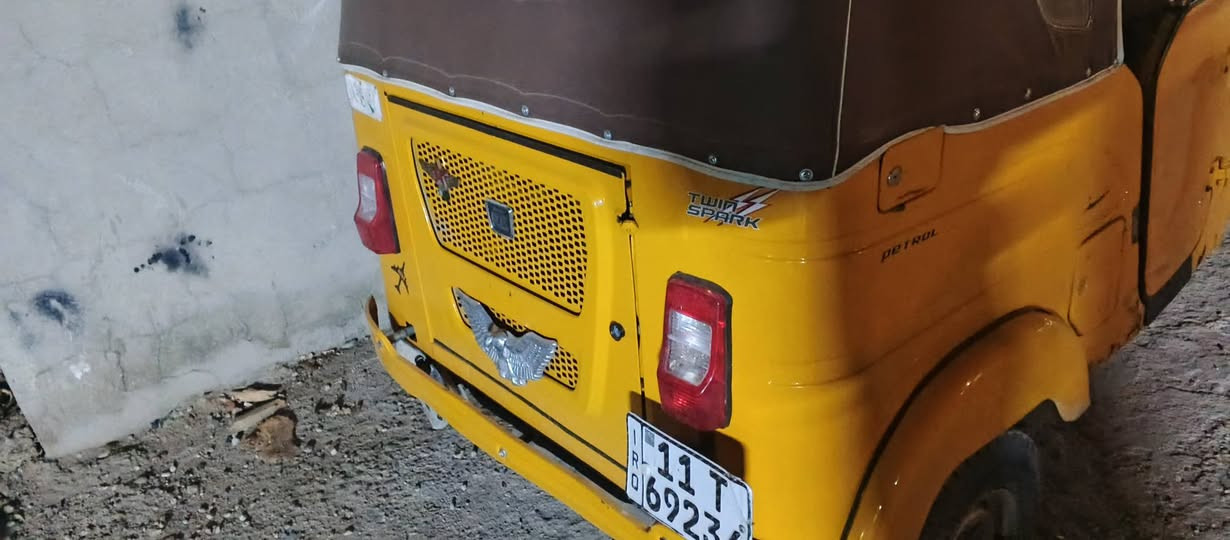 سلام وعليكم تكتك موديل 22رقم وسنويه بغداد مكلف بلنشر رقم صاحبه***********
