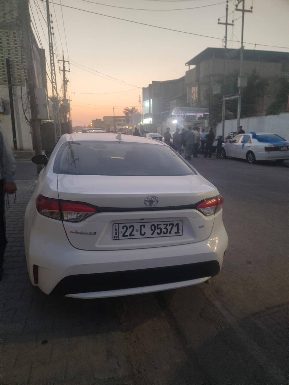 كورولا 2022
وارد امريكي 
محرك 1800
مواصفات LE
مثبت سرعة -تحديد مسار- رادار-
ومواصفات الباقية معروفة 
ولا قطعة مبدلة 
بارد بحافة البنيد 
وبارد جامغ الامامي والباب بالحافة جوة وتكحيل 
حادثهة كلش حلو سيارة جاهزة ونضيفة جدا 
السعر 155 وبي مجال 
راعيهة بالبصرة 
الاتصال : ***********
