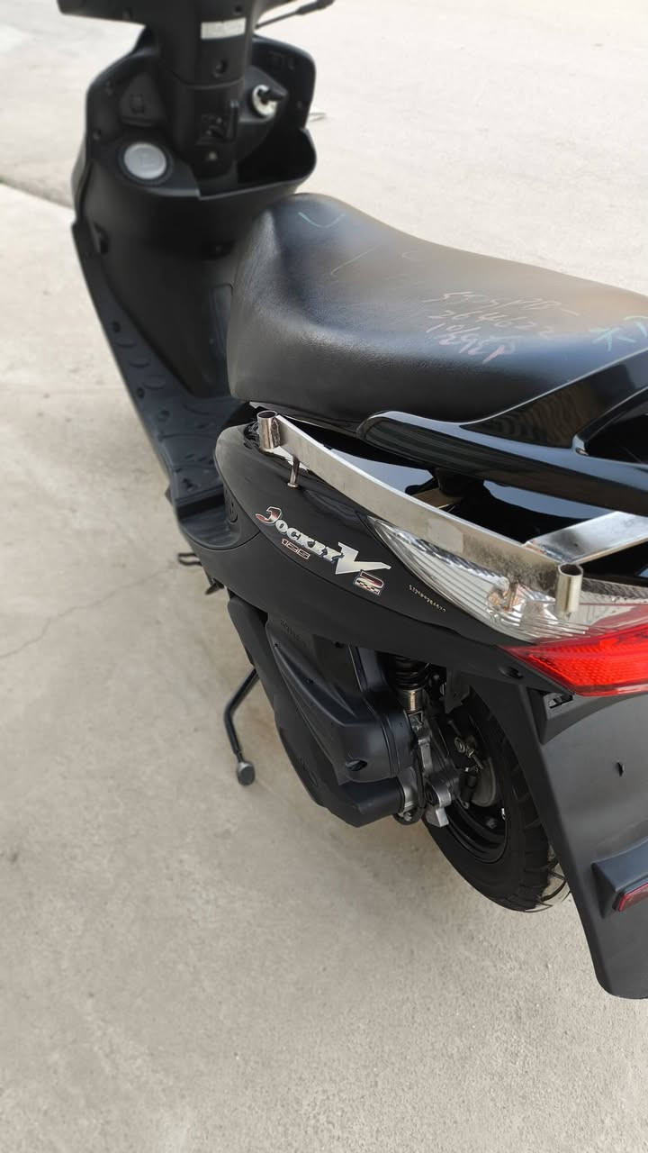 سلام عليكم دراجه كامكو في تو موديل 2013 دراجه تخبل وناشفه لخير ودراجة بعدهي جيس صاله سبوع من طالعه دراجه برغي مامفتوح بيه وما ملعوب بيه كله عل بلاد محرك 125دراجه مكفوله كفاله عامه من كلشي دراجه مامتعوبه ودراجه خير من الله سعر خاص او عله رقم ***********
