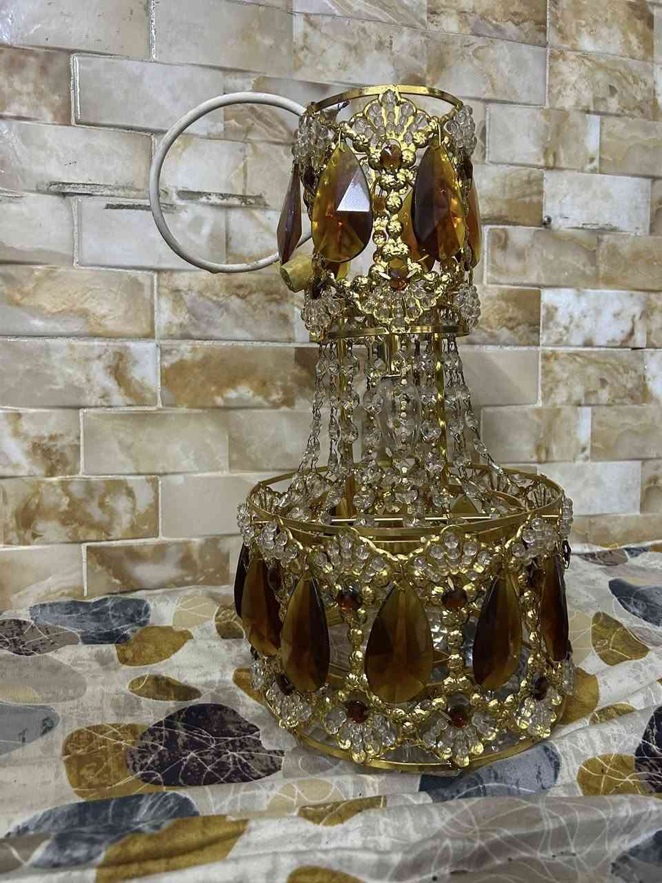 ثريه كلاسيك اللون ذهبي عدد ٣ اثنين منها صغار وحده كبيره السعر للواحده ١٠٠ وبيها مجال ***********
