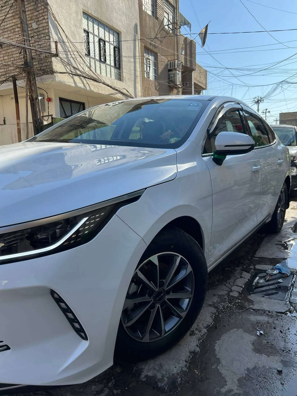 السلام عليكم للبيع BYD كفالة عامة بحاله الوكالة ماشيه/2000
السياره عليها اضافات 
سبايدر 
لدات اماميه 
مثلثات جام 
دوشمه عامه 
دوشمه جنطه 
ارضيات 
كشنات كاعيات 
+سبير جديد 
فرشه دشبول 
عده كامله
3انضمه قياده 
مساطر BYD كل البيبان 
السعر 21مليون بيها مجال بسيط 
الاتصال ***********
