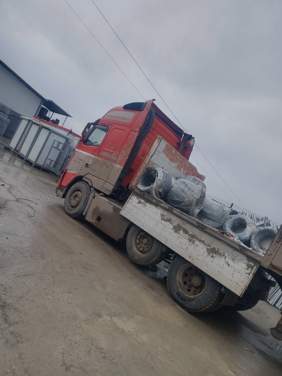 سياره فالفو 2003اتماتيك مربوطه عربانه 3دناكير تك تاير نص جناب المكان ديالى خان بني ***********
