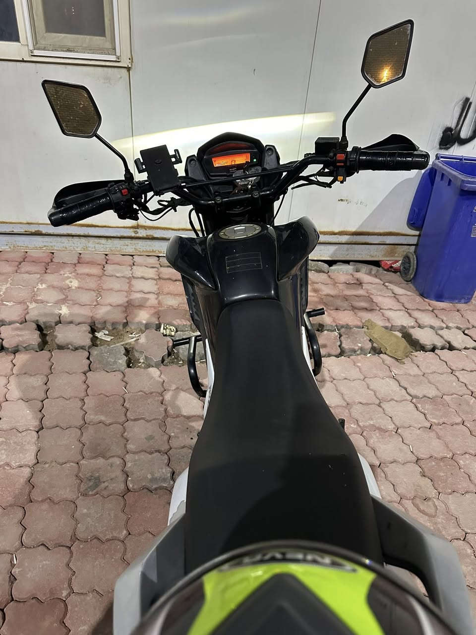 دايوان جبلي مديل 24 مامفتوحه رقم أربيل 
السعر 1800
جوال ***********
