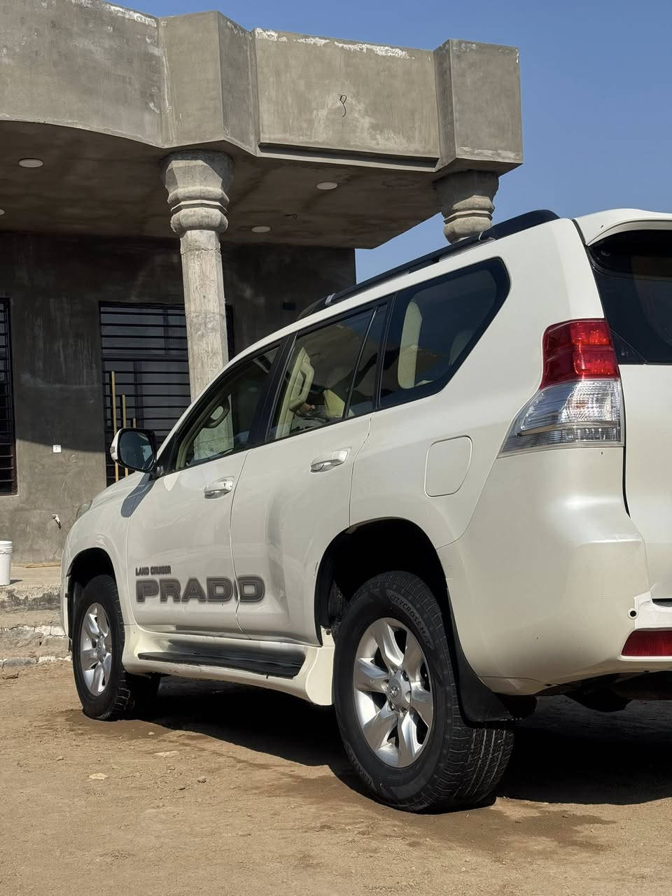 السلام عليكم برادو موديل 2011رقم السليمانية محرك 2700اربعه سلندر خليجي مكفوله كفاله عامه***********
