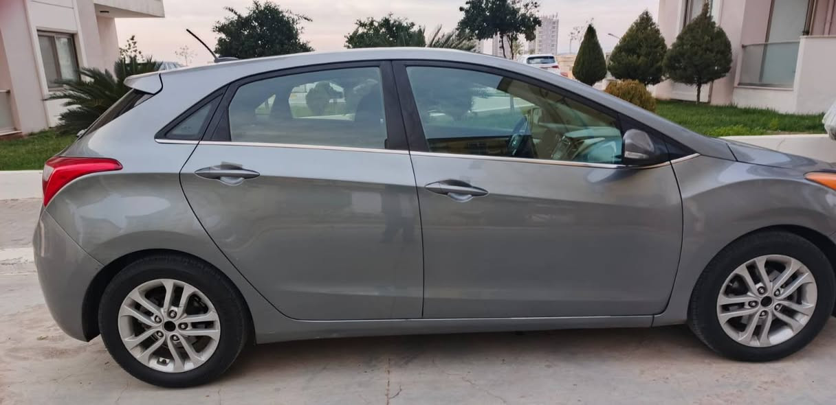 هيونداي النترا هاج باك 2017 
ماشيه 180 وارد أمريكي صبغ جاملغ أمامي
، أيمن وربع الباب الأمامي الأيمن 
محرك وكير مكفول ما مفتوح
عنوان أربيل ***********
