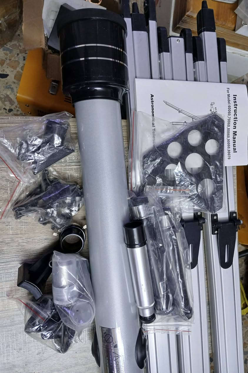 تلسكوب كامل الملحقات مع عدسات واستان بهذا الشكل غير مستخدم


**إذا كنت صاحب هذا الإعلان وتريد حذفه لأي سبب، رجاءا أرسل رسالة إلى الدعم الفني**