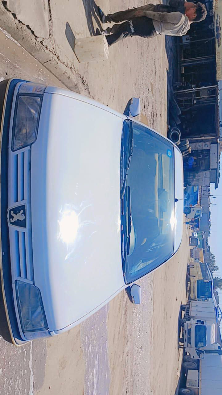 السلام عليكم بيجو روى موديل 2009 السياره كفاله عامه ماكينه جديده كير جديد تخم تاير  تبريد شغال صدر جديد ك سياره جاهزه سعره 35 
رقم الاتصال ***********
