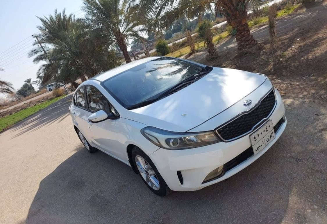 الهم صلي على محمد
للبيع سيراتو 2017 بيه حالوب 
والسونار مرفق بل الصور وبيه بارد بسيط جدا بل الجاملغ الأمامي والباقي كفاله 
وارد خليجي المواصفات نص فول 
السياره جاهزه من كلشي حداديه تخم تاير جديد 
العنوان النجف السعر 125 وبيه مجال حق الجيه ***********
