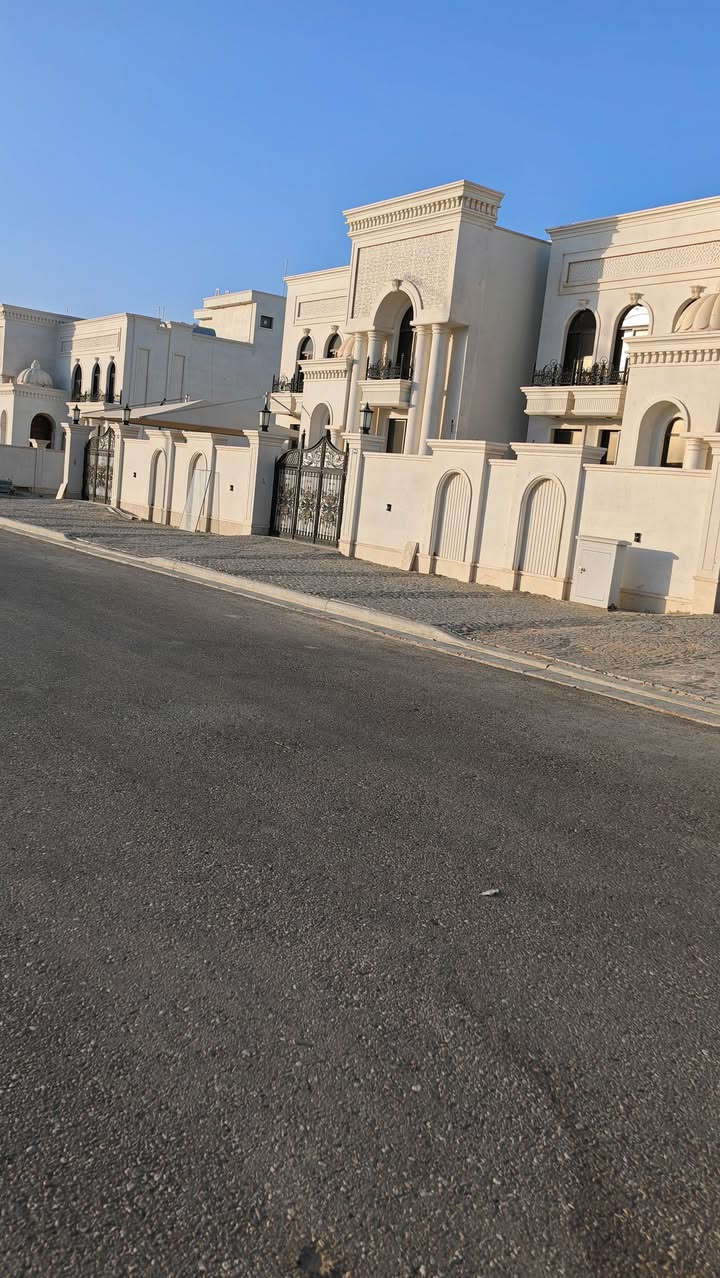 القصر للبيع 
فرصة سكنية مميزة  في الرمادي مجمع الفاروق السكني مجاور معمل الزجاج 
دار للبيع في مجمع الفاروق السكني مكون من ٨ غرف نوم   ستة غرف منها  سويت وسبع  حمامات وكراج وحديقة  ثلاث طوابق  
📍موقع العقار
الرمادي -مجمع الفاروق السكني مجاور معمل الزجاج
🏠تفاصيل العقار
المساحة : 350 متر 120م
الواجهة : 20 م
الشارع : 120 متر شارع القصور الرئيسي
 🔴الدار جاهز للسكن 
💰 السعر 600000000 ستمائة  مليون دينار 
      قابل للتفاوض    
---------------------
للتفاصيل اكثر الإتصال بالارقام التاليه يتوفر وتس اب
📞  *********** 
📞  ***********
      ***********
