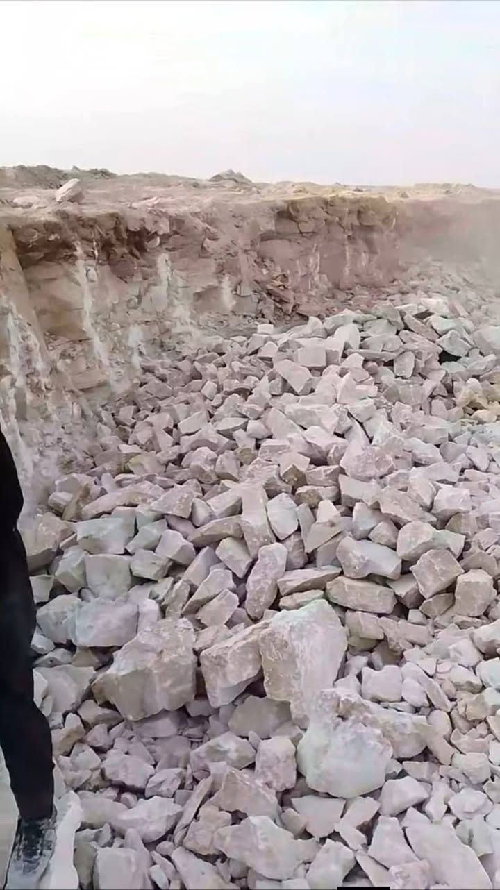 يوجد عندنا حجر درجة اولى يوجد رمل درجة اولى يوجد حصو درجة اولى يوجد جص رمادي درجة اولى ***********
