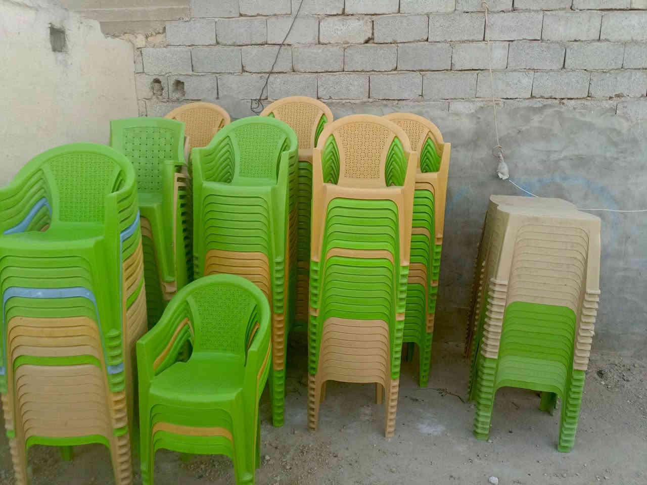 السلام عليكم كراسي جديدات للبيع سعر الكرسي 6 الالف مكاني البصره الزبير الشعيبه حي  المرتضى للتواصل ***********
