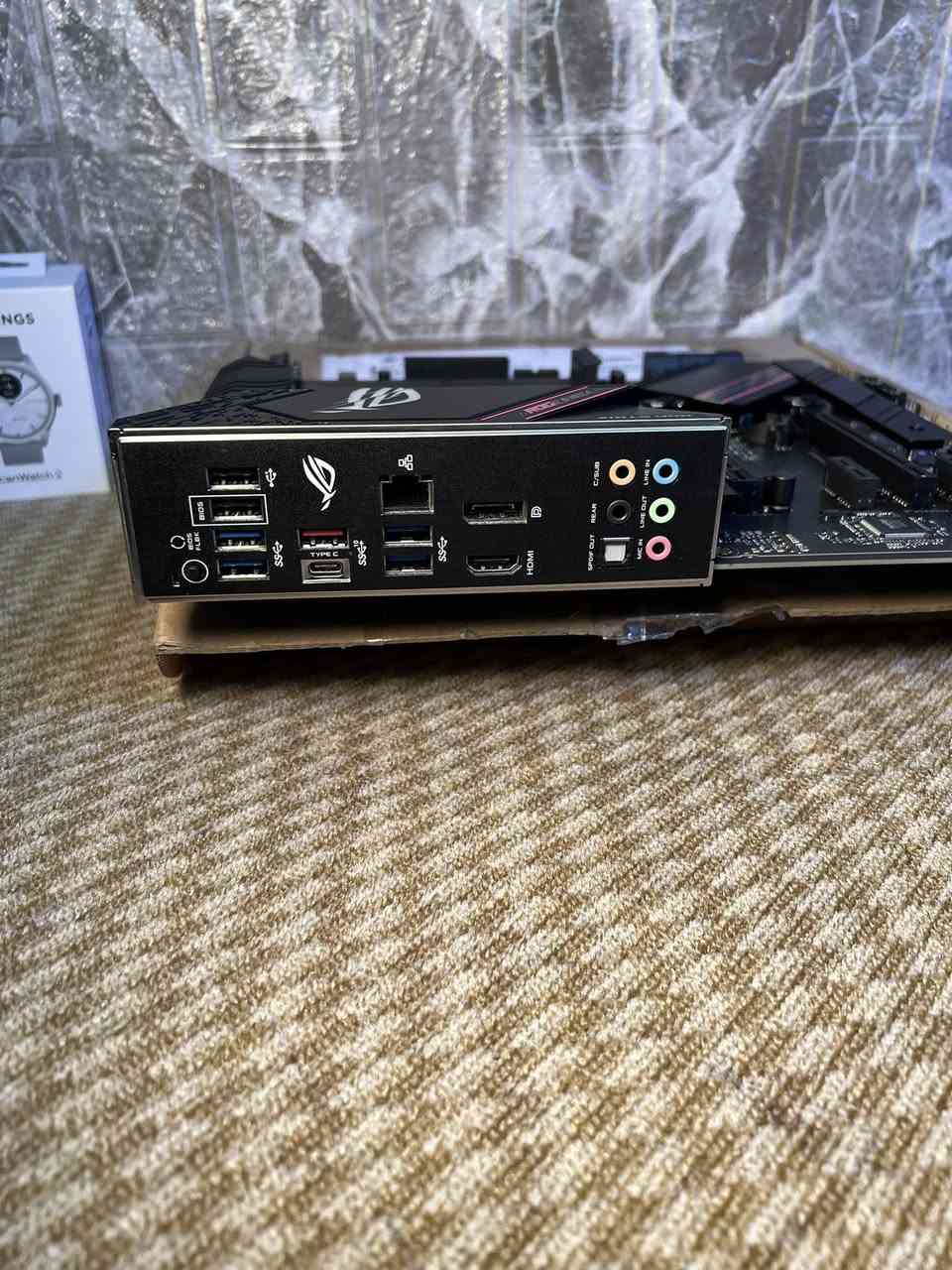 لوحة الأم ASUS ROG Strix B550-F Gaming هي لوحة أم متطورة بتنسيق ATX مصممة لمعالجات AMD Ryzen (سلسلة 3000/4000G/5000) بمقبس AM4. تتميز بدعم PCIe 4.0، مراحل طاقة (12+2) لأداء مستقر، دعم ذاكرة DDR4 عالية السرعة 
***********5
