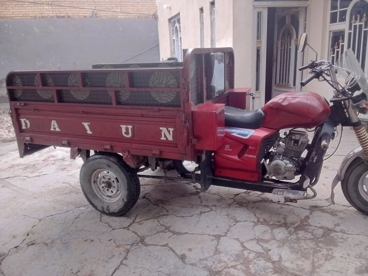 ستوته دايوان فحل موديل 19 اوراق أصولي مكمرك وكامل دخول بصره محرك نضيف ستوته بلاديه ضفيره ولايتات وبك لايت لشاير يمنه يسره شغال ستوته كبل للشغل مكاني واسط الحفريه شراي يتصل ممتواجد خاص *********** السعر 975 الف وبيه مجال حق الجيه
