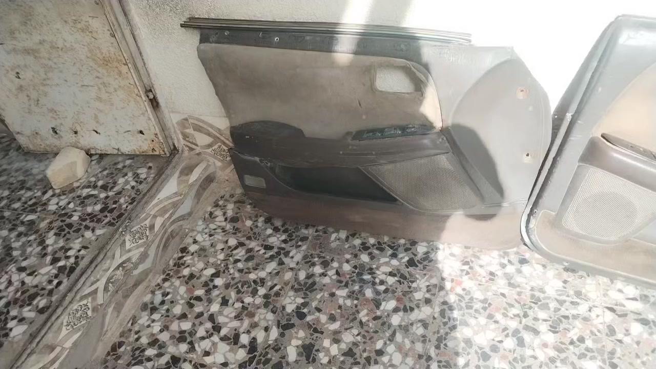 السلام عليكم من رخصت مدير الكروب دشبول مارك نفخ + ٣بطاين جهت السايق و٢ ولوره + يدات بيبان تخم هذا رقمي *********** وانا خادم
