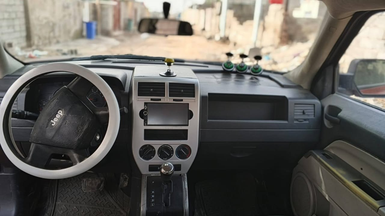 سلام عليكم من رخصه صاحب الكروب المحترم للبيع سياره جيب باتريوت مديل 2007 محور مكينه كورلا سياره شرط التحويل تدفئه تبريد تخم تاير بيع او مراوس حسب القناعه بسياره ادوات مكان بغداد ***********
