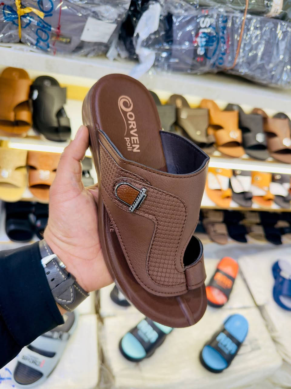 شحاطة رجالي فول طبي درجة اولى. تركي 
سعر الدرزن الرجالي 48 الف.. 
قياس 40 الى 45.. 
🚛يوجد توصيل لجميع المحافظات.


**إذا كنت صاحب هذا الإعلان وتريد حذفه لأي سبب، رجاءا أرسل رسالة إلى الدعم الفني**