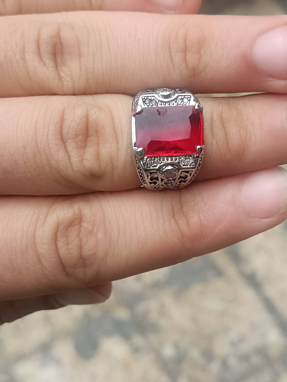 محبس فضه
حجر ((ياقوت احمر)) 
السعر(( ١٠٠)) الف 
درجه اولى تطريز كلش حلو 
للاستفسار خاص


**إذا كنت صاحب هذا الإعلان وتريد حذفه لأي سبب، رجاءا أرسل رسالة إلى الدعم الفني**