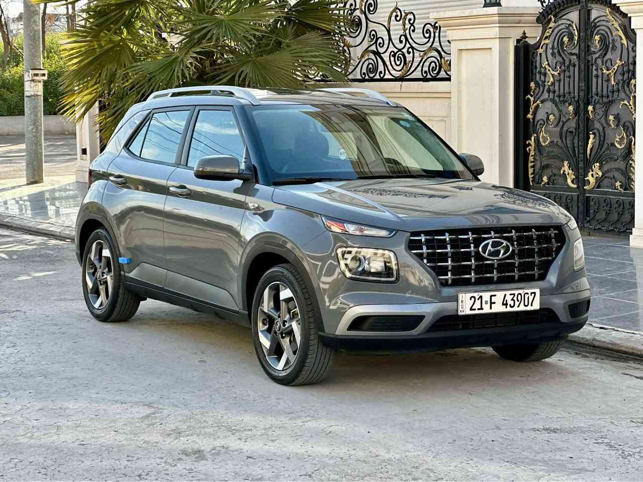 هیوندای ڤینیۆ Hyundai Venue 2022 
فول مواسفاتە سلاید تبرید لمس رادار شاشە گەورە و بلوتوث و ئەپڵ کارپلەی و کامێرایە و ڕاداری پێشە هەروەها حاسەی هێشتنەوەی لەسەر خەتی جادە و ئۆتۆ فولە 
تەنها چاملغ و بستەک دەرگا سبوغە بێ ناو گرتن بێ داخلی پارچەی بۆیاخە 
تەنها ٣٢ هەزار میل ڕۆشتووە
نرخی 125 وەرەقە و مەجالێکی کەم
ژمارەی پەیوەندی ***********
*********** واتساب أربيل, العراق
