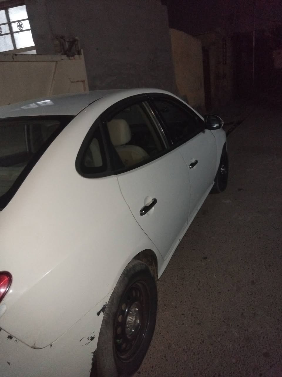 من رخصة مدير الكروب عندي النترا مديل 2011 محرك 1600دكشن ناصي بأسمي  رقم بغداد انكليزي تحويل ثاني يوم بيهه صفحه كامله بدون حادث  وجاملغ الخلفي السعر85وبيها مجال قليل ***********
