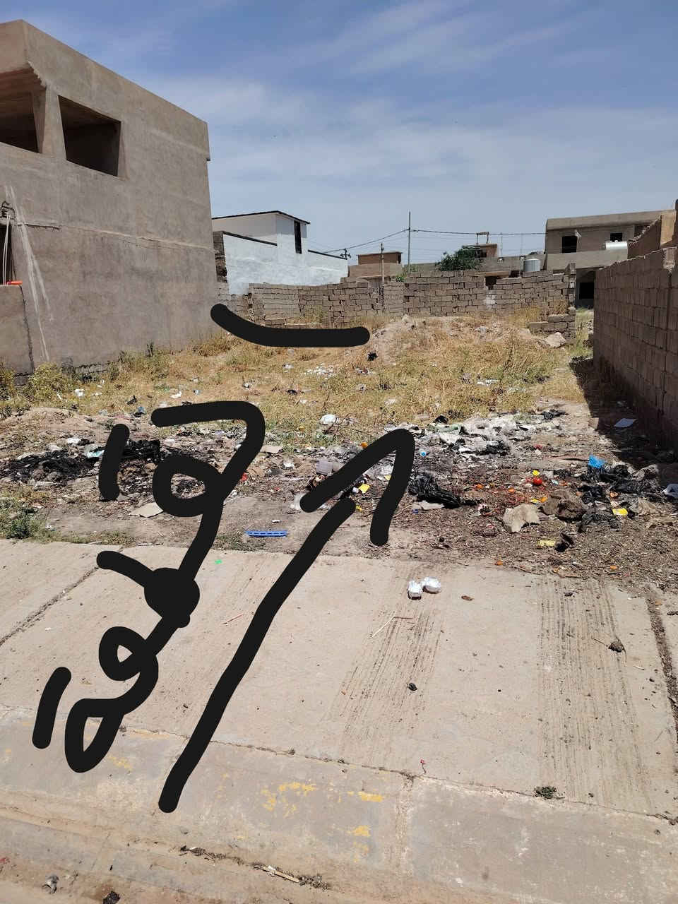 السلام عليكم .قطعه أرض سكنيه طابو ٢٥ للبيع حي حطين خلف التربيه القديمه قريبه على سايدين المرور السعر المطلوب 52 مليون مع مجال بسيط .للإستفسار الاتصال على الرقم ***********
