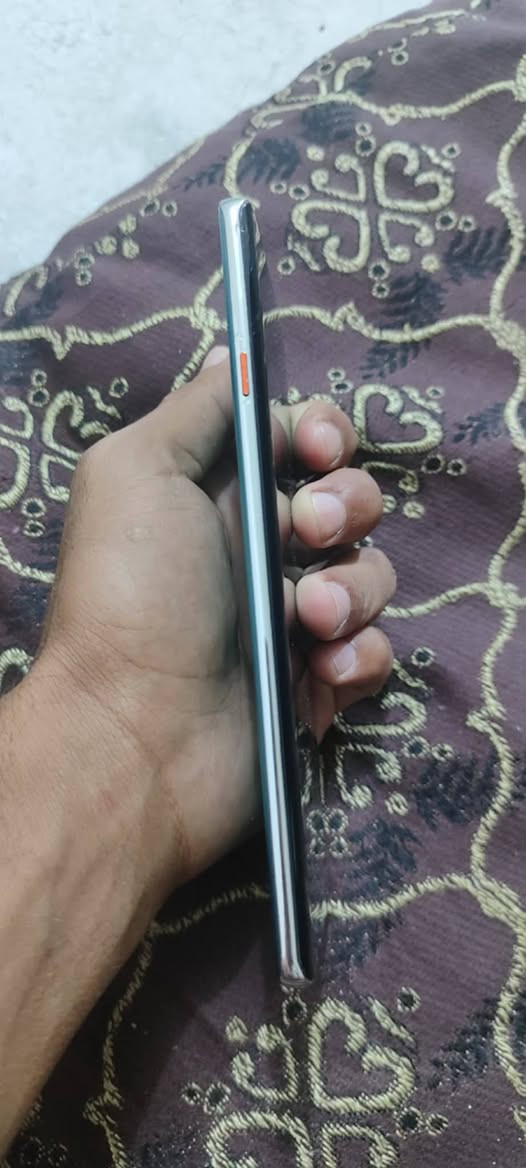 ‏جهاز تكنو كامون 40برو فايف جي 
‏
‏
‏الرام 12+12
‏بطاريه 5200 قطاره بل شحن 
‏الكامره الماميه  50م الخلفيه 50
‏صدار 15
‏مقاوم لل ماء +والغبار 
‏بوبجي 90فريم 
‏شرط مو مفتوح  
‏معا كامل الملحقات 
‏
‏مستخدم 8اشهر 
‏
‏بي فقط ضربه بل جام الشاشه وشخطين فقط 
 كلشي موضح بل صور ول جهاز للبيع فقط سعره 320 وبي شي قليل


**إذا كنت صاحب هذا الإعلان وتريد حذفه لأي سبب، رجاءا أرسل رسالة إلى الدعم الفني**