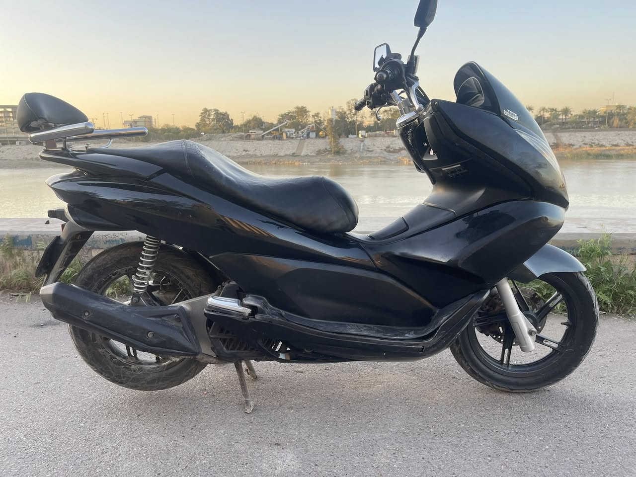 Pcx
سلام عليكم
للبيع pcx جيل اول ياباني jf 
مكينه مكفولة شلعة معدل خير من الله دراجة كلش نظيفة وممتعوبة ماشية 32الف كهربائيات كاملة دراجة نوزل ستاند كهربائي تايرات نظيفات جدد ممسحوكات مبدل اصلي تجي وتشوف+ كلج رياضي دراجة كل فترة اسويلها ادامة 
السعر:1350 وبيها مجال 
مكاني بغداد كاضمية 
***********
***********
