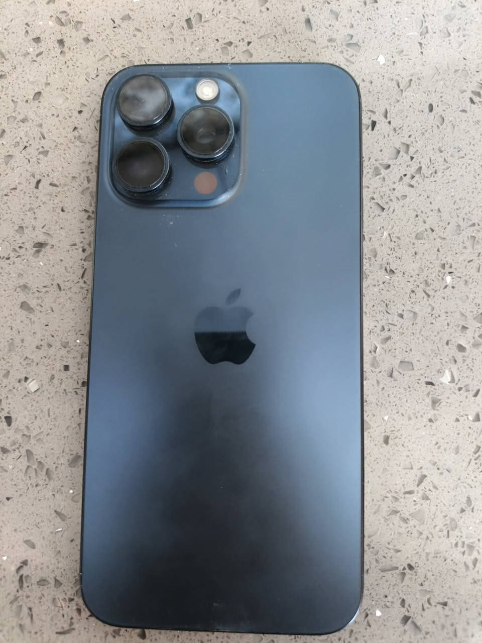 ايفون ١٥برو ماكس فاتحه من الكارتون عله ايدي وكاله هونغ كونغ
بطاريه ٩٤ جهاز مابي خدش 
ذاكره  ٢٥٦

وياه كفربن اريده بمليون و١٠٠الف

***********
