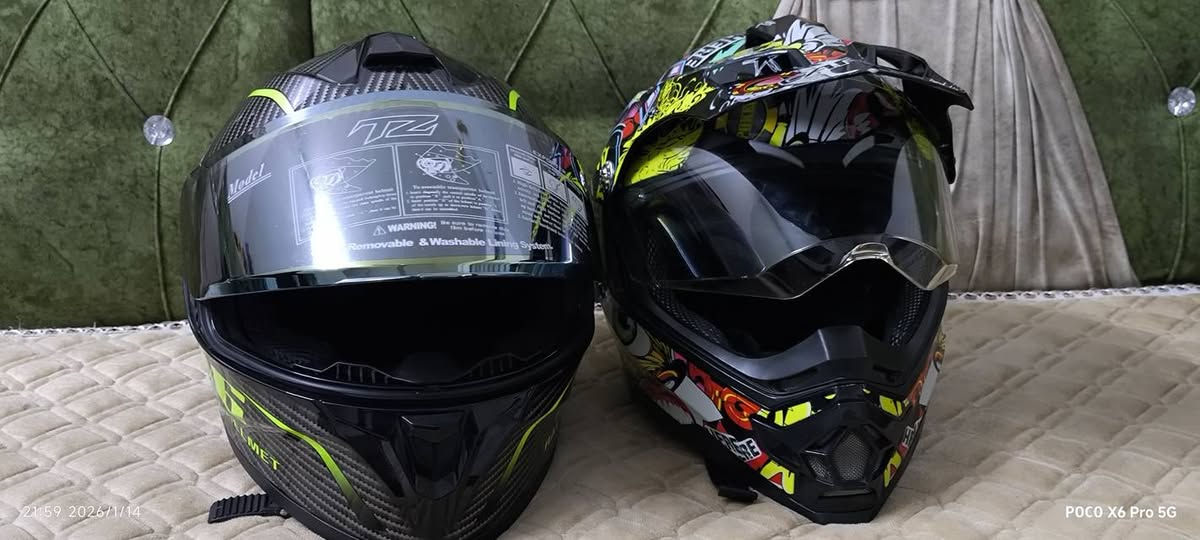 خوذ اصليه ماركات وحده كاربون فايبر والاخره مال قفاز وجماعت تزويد للاستفسار على الارقام 
(***********)(/***********)
