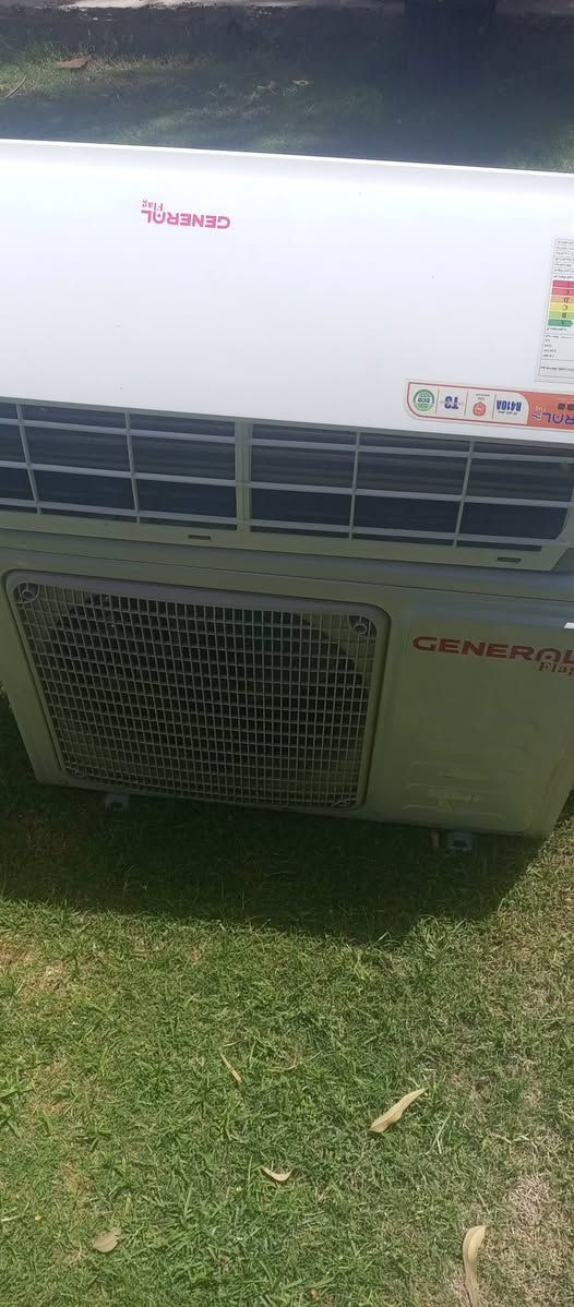 سبلت طن ونص نظيف وشغال استعمال قليل سعره 300 وبي مجال رقم الهاتف ***********
