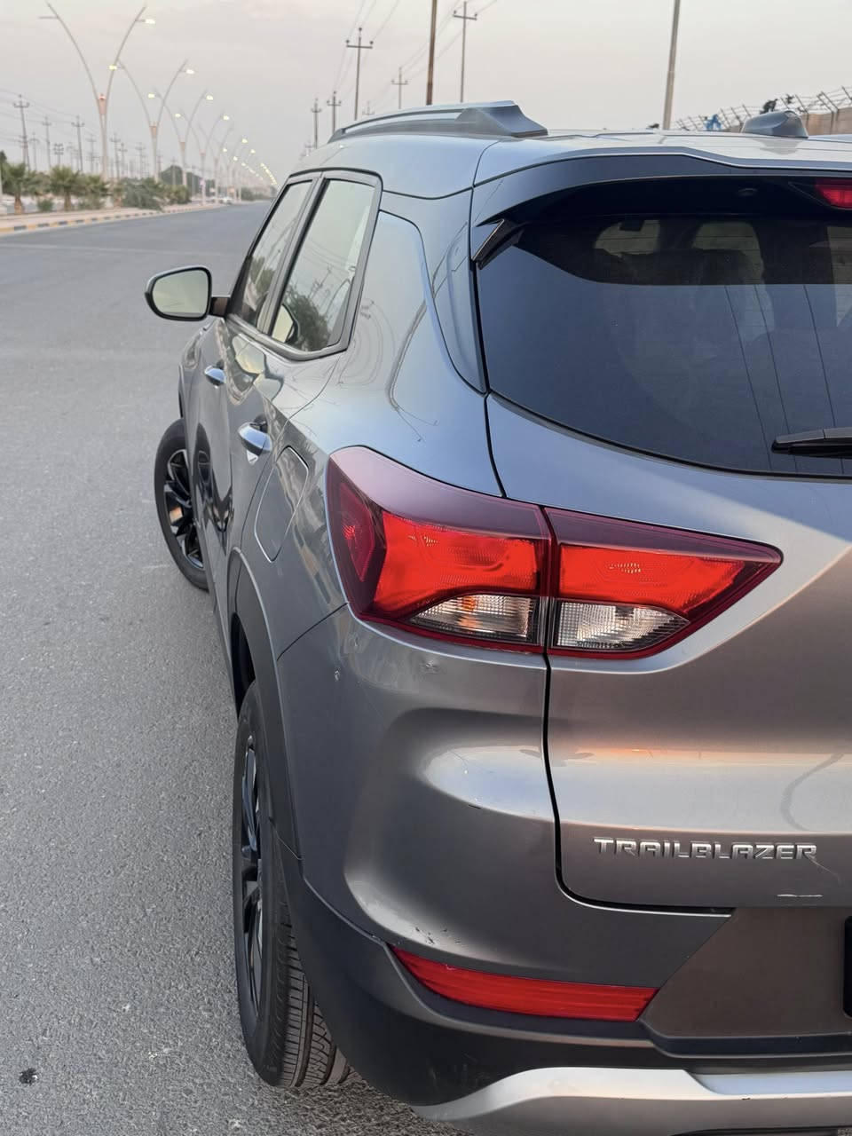 السلام عليكم سيارة للبيع او مراوس ( تريل بليزر ) موديل 2022
السيارة فول عدة الفتحةLT / السيارة  مكينة 1300توربو 
حدثها كلش بصيط بنيد فقط بدون دواخل /السعر 138  بيها مجال 
 • بصمة 
 • تحكم ستيرن جهتين 
 • كشن كهربائي
 • شاشة كبيرة 
 • تحديد مسار 
 • سايدبريك دكمة 
 • مثبت سرعة 
 • بعد هواي مواصفات بيها / للستفسار اتصال 
 • ***********
مكاني بصرة / الزبير 
#الجميع
