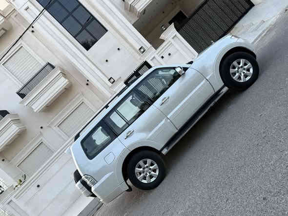 سيارة باجيرو حبتور اعلى فئه موديل 2014 
كير مكينه على وضع سركة صدر امامي خلفي جاهزها اربعه تايرات جددت سنويه وهزه ورقم جديد تحويل مباشر سياره مكفوله كفاله عامه سعر 179
***********
