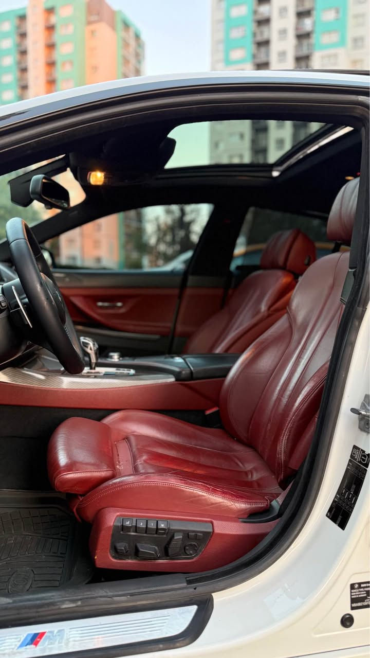 السلام عليكم 
  
2015 BMW 650i Mpackage 
 🚀Twin power turboمحرك 4.4 
خليجية وكالة العروش لون 📦📦🇩🇪
ارخص سعر بسوق 💸
جديدة جداً بحالة الوكالة محرك وكير شرط 
بدون اي ضربه وصبغ عدا كلير شبر بل بونيت حتا مامفتوح  
السياره فول مواصفات
بانوراما 
رادار نقطه عمياء

ستيرن كهرباء 
كشنات جلد منفصل وخزن ومساج 
لايت داينمك وحساس مطر 
كامرات واصطفاف ذاتي 
وضعيات قيادة 3 سبورت ايكو كونفورت 
هاند بريك بصمة 
بوب 4 شفط ومري شفط
بردات خلفية كهرباء بلادي 
وبعد بيها ناسيهن
السيارة سيرفس كامل صفر مسج ومابيها اي نقص من صدر وطسه ومنظومة بانزين وتبريد

سعر السيارة 194$ مجال بصيت
وماعتقد اكو هيج نظافة وسعر بهذا الحجم والي ميعجبة البوست يعبره بدون كلام جانبي رجاءاً ❤️
مكاني سليمانية :-  *********** السليمانية, العراق
