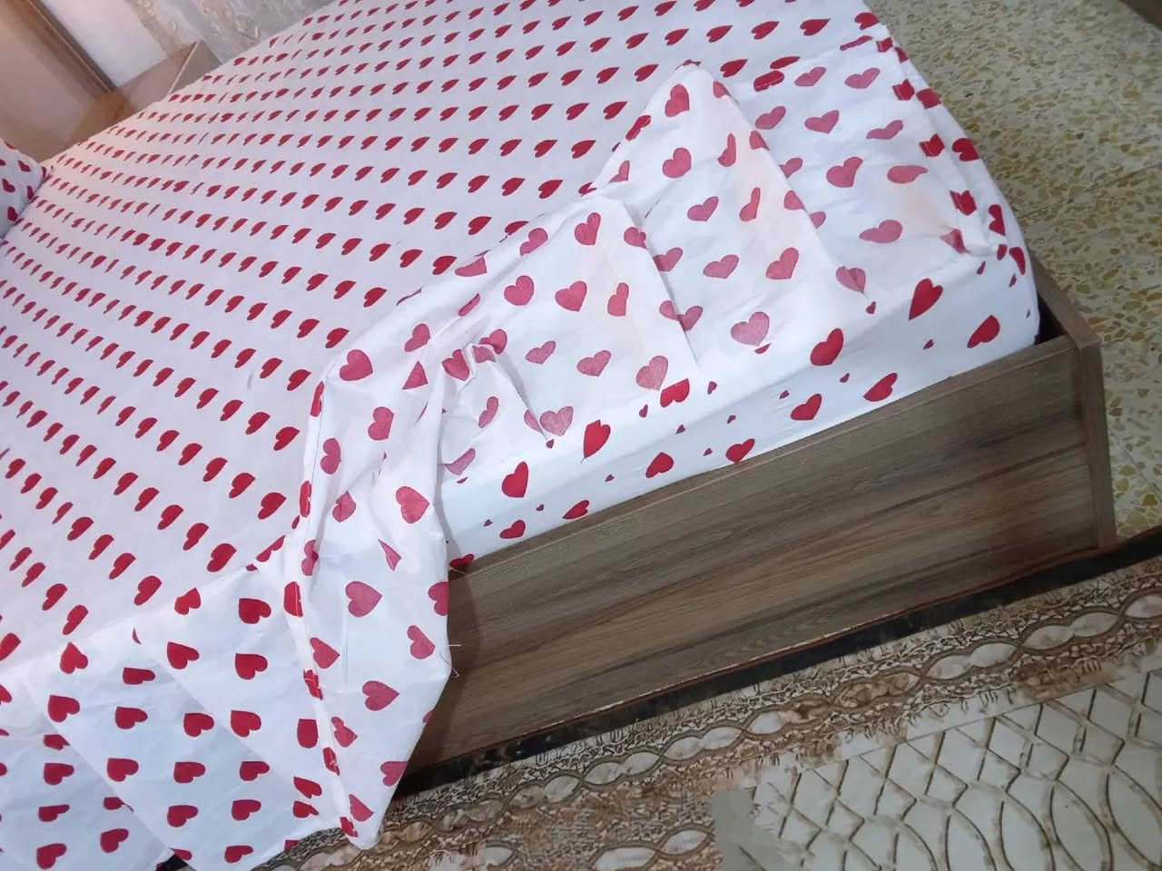 فرشة نفرين 

القماش شتائي ✂️  صيفي

 خاولي (بطانية) درجة أولى محفر 

خامة ناعمة تجنن

الكل متوفر وقابل لتنفيذ حسب الطلب والموديل 

بانسب الاسعار 

متوفر توصيل 5  الاف لكل المحافظات 

للطلب والاستفسار مراسلة الصفحة خاص

 او مراسلة  الرقم  ***********  واتساب☎️
