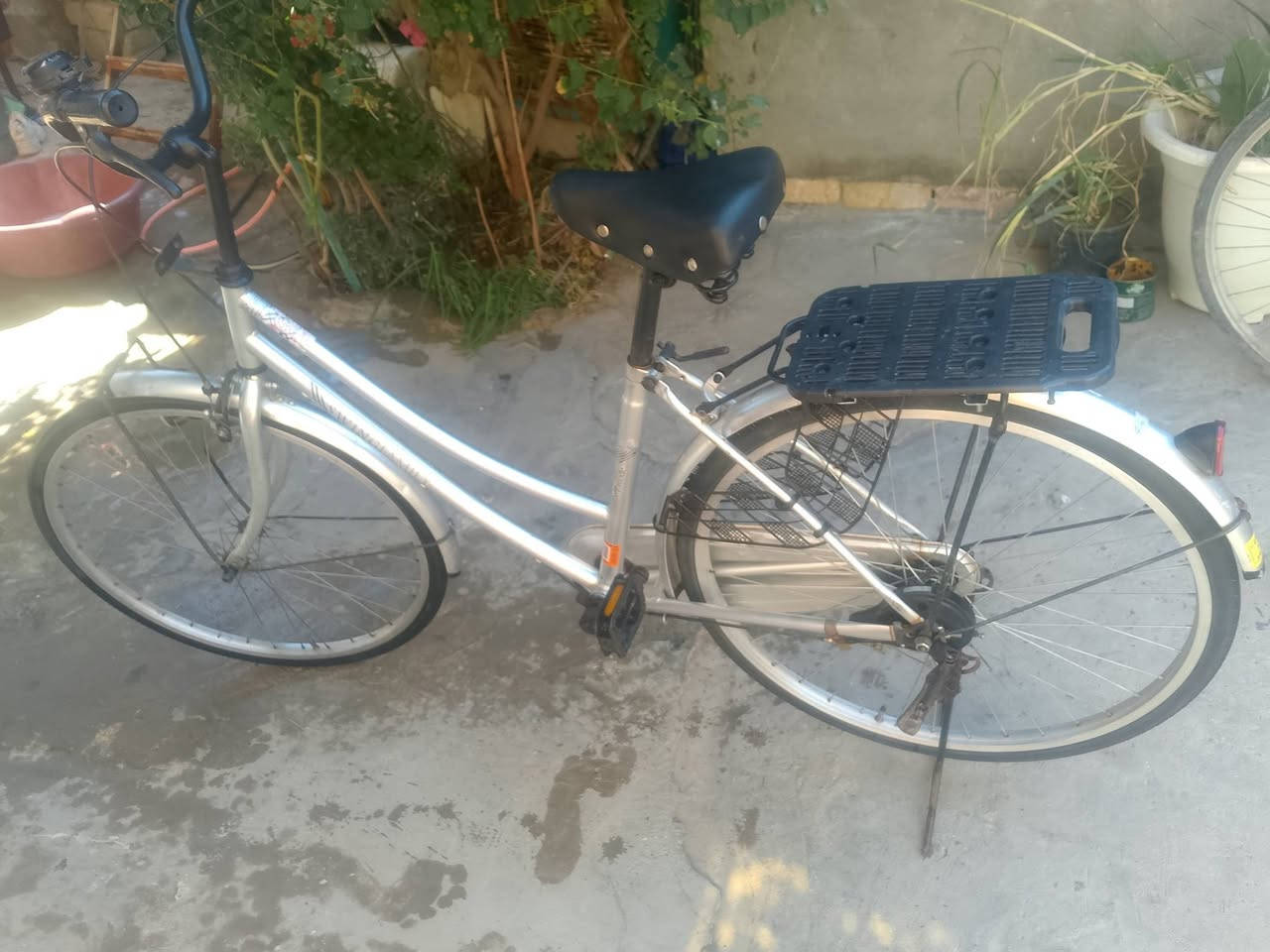 السلام عليكم بايسكل للبيع حجم 26 السعر 125 ابوي مجال مو شراي لا يراسل صاله 3يام من طالع من الحويه


**إذا كنت صاحب هذا الإعلان وتريد حذفه لأي سبب، رجاءا أرسل رسالة إلى الدعم الفني**