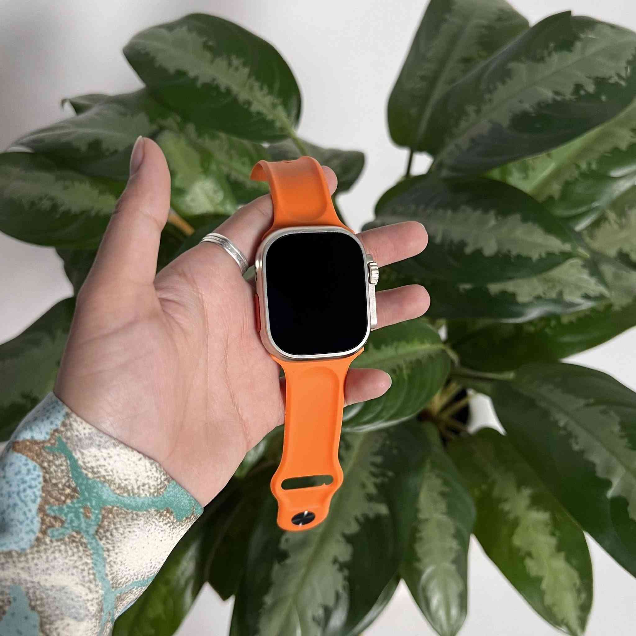 بكج التكنولوجيا المتكامل ROOK-460 (ساعة + سماعتين) ⌚️🎧
السعر: 23,000 دينار 💵
توصيل لكل العراق: 5,000 دينار 🚚

المميزات:
🔹 ساعة ذكية موديل WATCH 10 مقاس 49MM وشاشة AMOLED بحجم 2.09 إنش.
🔹 تتوافق الساعة مع تطبيق FitPro وتدعم أنظمة الأندرويد والآيفون.
🔹 يتضمن البكج سماعة رأس لاسلكية كبيرة بتصميم مريح وجودة صوت ممتازة.
🔹 سماعات أذن TWS لاسلكية داخل علبة الشحن مع إصدار بلوتوث V5.3 الحديث.
🔹 مدى اتصال البلوتوث للسماعات يمتد من 15 إلى 25 متر مع بطارية تدوم طويلاً.


**إذا كنت صاحب هذا الإعلان وتريد حذفه لأي سبب، رجاءا أرسل رسالة إلى الدعم الفني**