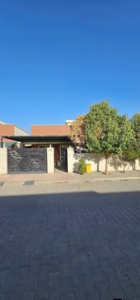 كەلار/نوزن • ٢٠٠م • مفروش