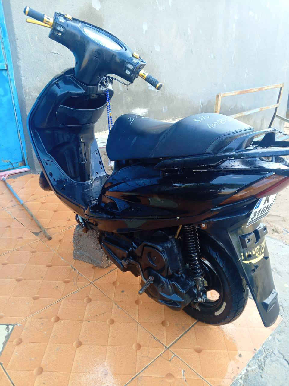 شباب سلام عليكم دراجه هاي للبيع منو يشتري سعر 250 وبيها مجال والله هيه تسوه حته 500 بس مستعجل لان اريد اروح زيارة ما عندي فلوس:: شراي يجي هاذ رقمي ***********تصال وتساب
